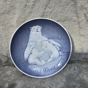 B&G Bing & Grondahl Mothers Day 1974 Polar Bears Blue Porcelain Plate Denmark